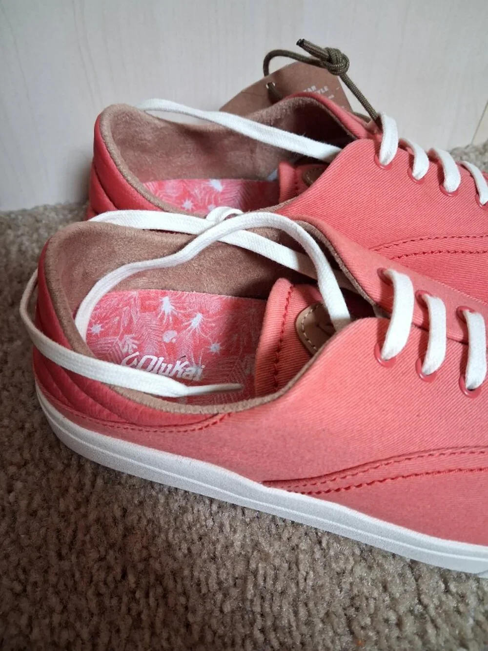 NWT OLUKAI Women's Kohu Lehua Flower (Coral) Lace-Up Sneakers sz US 8
